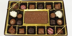 Clear Top 20 Piece Assorted Chocolates with Bar